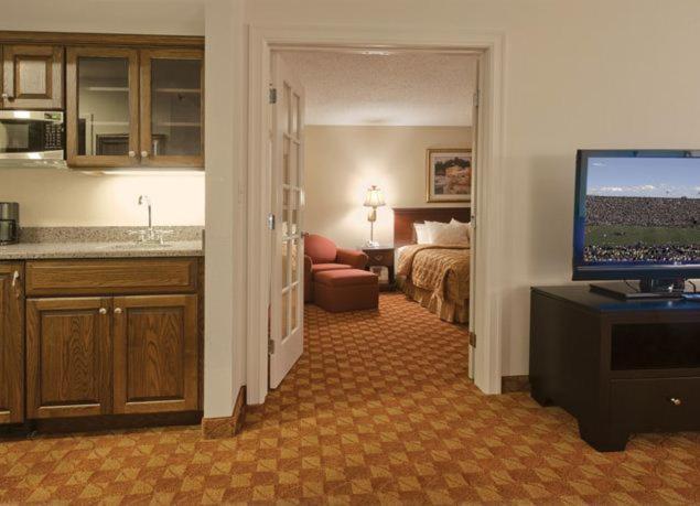 Ann Arbor Regent Hotel And Suites Extérieur photo
