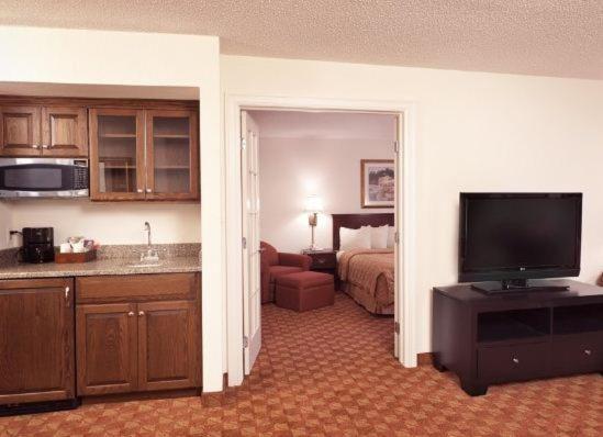 Ann Arbor Regent Hotel And Suites Extérieur photo